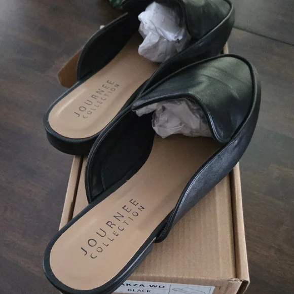 Journee Collection Womens Classic Black Slip-On Mule Loafers. - Picture 2 of 3